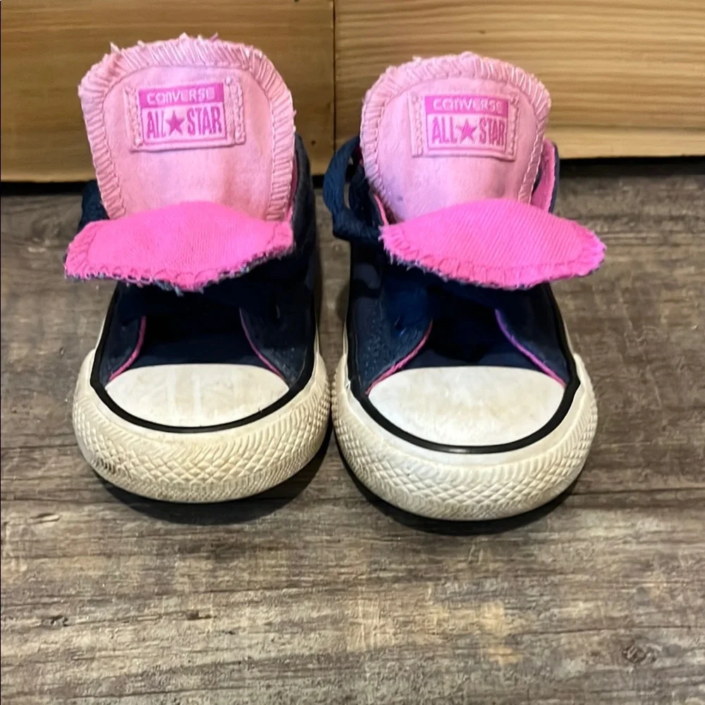 Converse Kids Low Top Sneakers in Navy and Pink